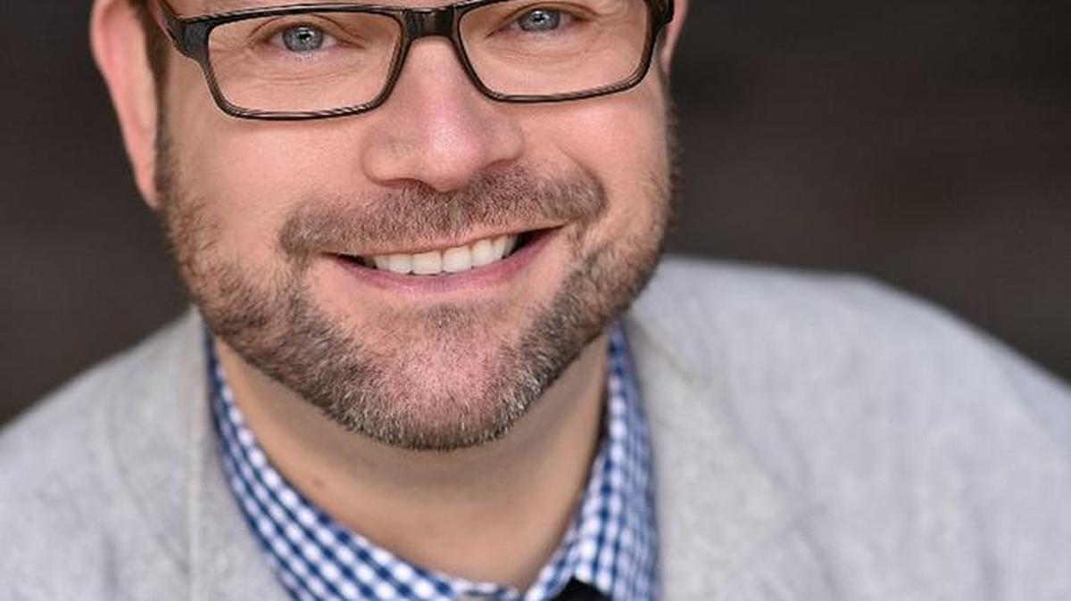 Jamie Miles, from Socastee High School’s class of 1988, will step in for a role this Sunday on one of the CBS Dream Team’s series geared to teens, “The Inspectors.” It airs Sundays at 7:30 a.m. on WBTW-TV 13, 6:30 a.m. on WILM-TV 10 from Wilmington, and 8:30 a.m. on WCSC-TV 5 from Charleston – where Miles said the program, about postal inspectors, is filmed.