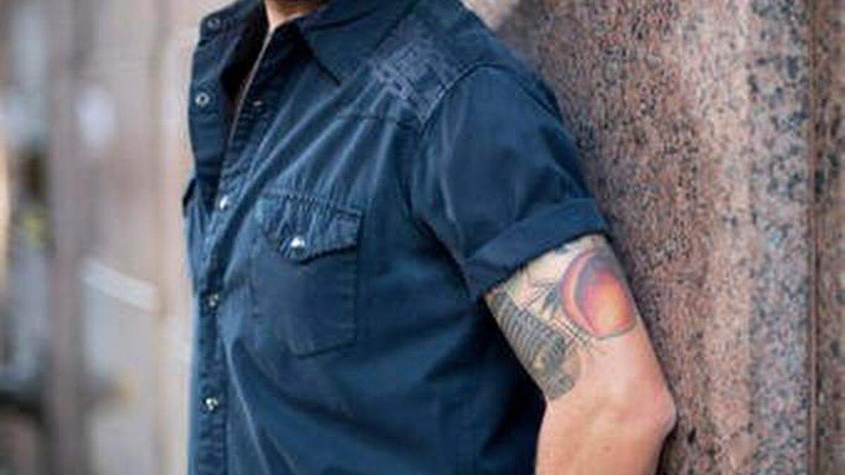 In this Sept. 8, 2016 photo, country singer Jason Aldean poses for a portrait in New York to promote his seventh studio album, “They Don’t Know.”