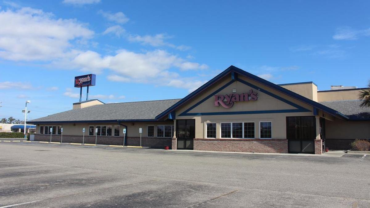 Ryan’s in Surfside Beach is now closed. Photo by Emily Smith for The Surge.
