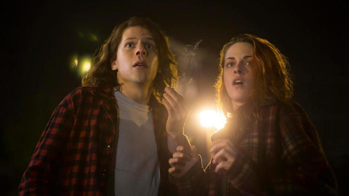 
Jesse Eisenberg and Kristen Stewart in “American Ultra.”
