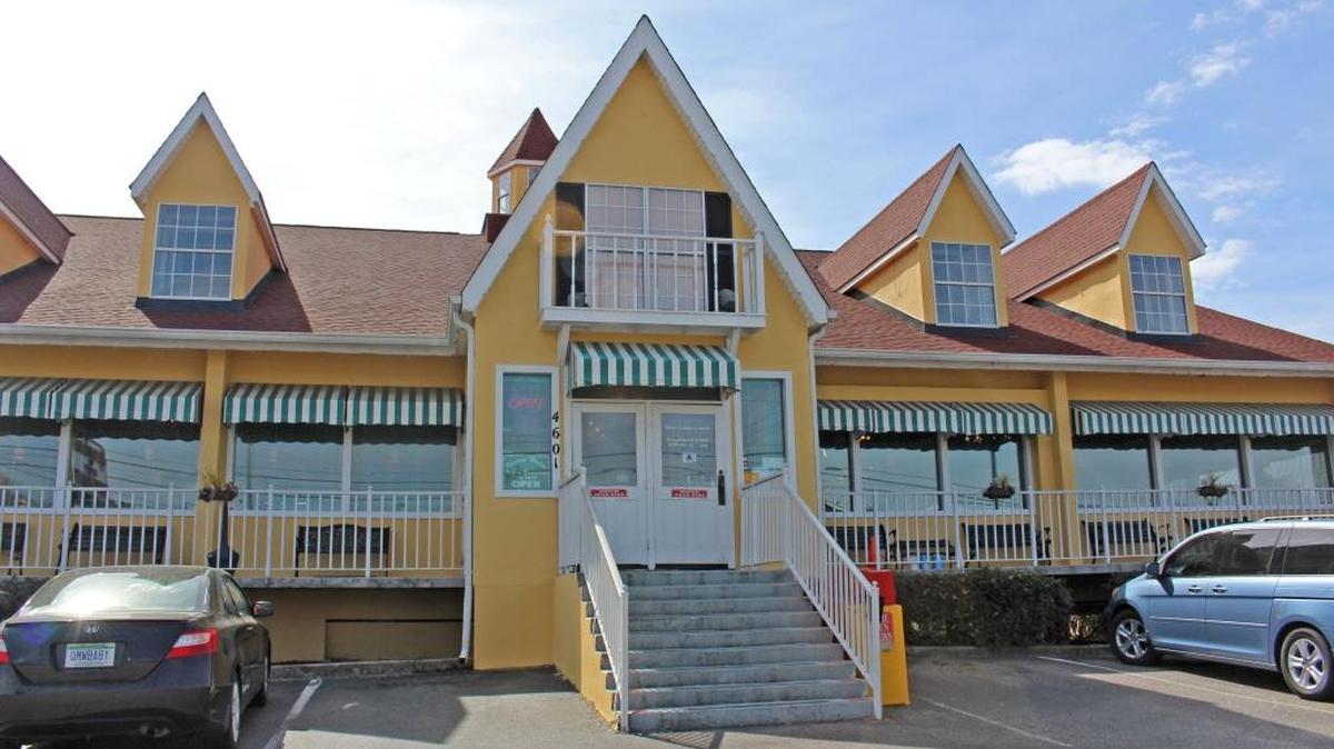 The exterior of Spring House Family Restaurant in North Myrtle Beach. Photo by Emily Smith for The Surge.
