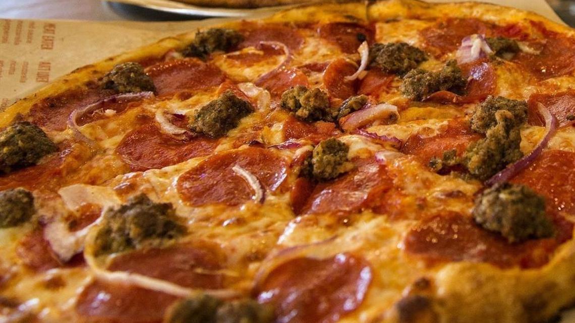 New restaurant takes pizza to the extreme at Broadway at the Beach