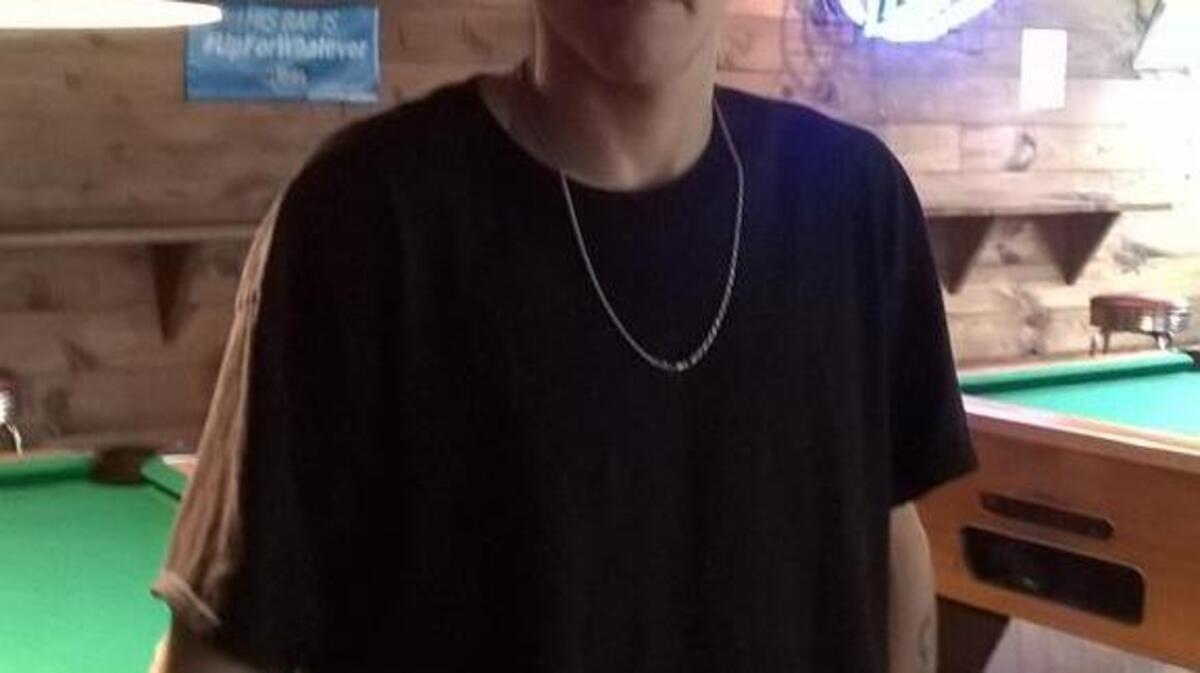 
Jake McCormick at Fish Tails Bar and Grill in Georgetown. Photo by Kelly Fuller for The Surge.
