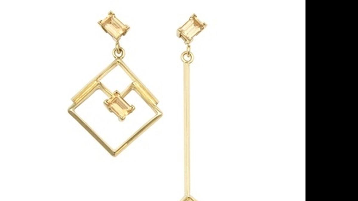 
Asymmetric topaz earrings.
