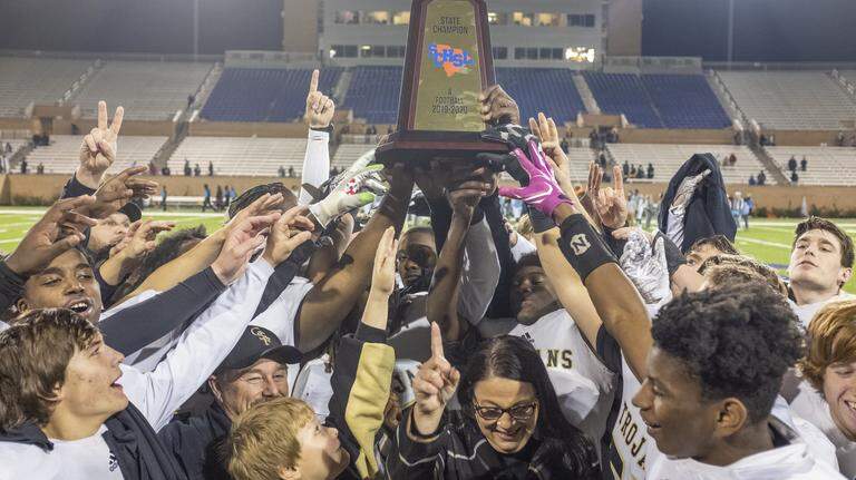 Green Sea Floyds football wins back-to-back state championships