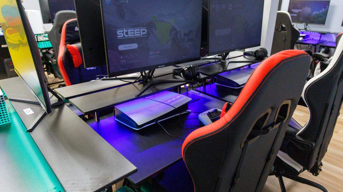 Low Tide Gaming is opening next week in Surfside at 8th Avenue South. The ‘sensory friendly’ gaming lounge will feature gaming consoles, tabletop games and arcades with noise canceling headphones, comfortable seating and weighted blankets. It will be open Wednesdays through Sundays from noon until 8 p.m. Oct. 15, 2025.