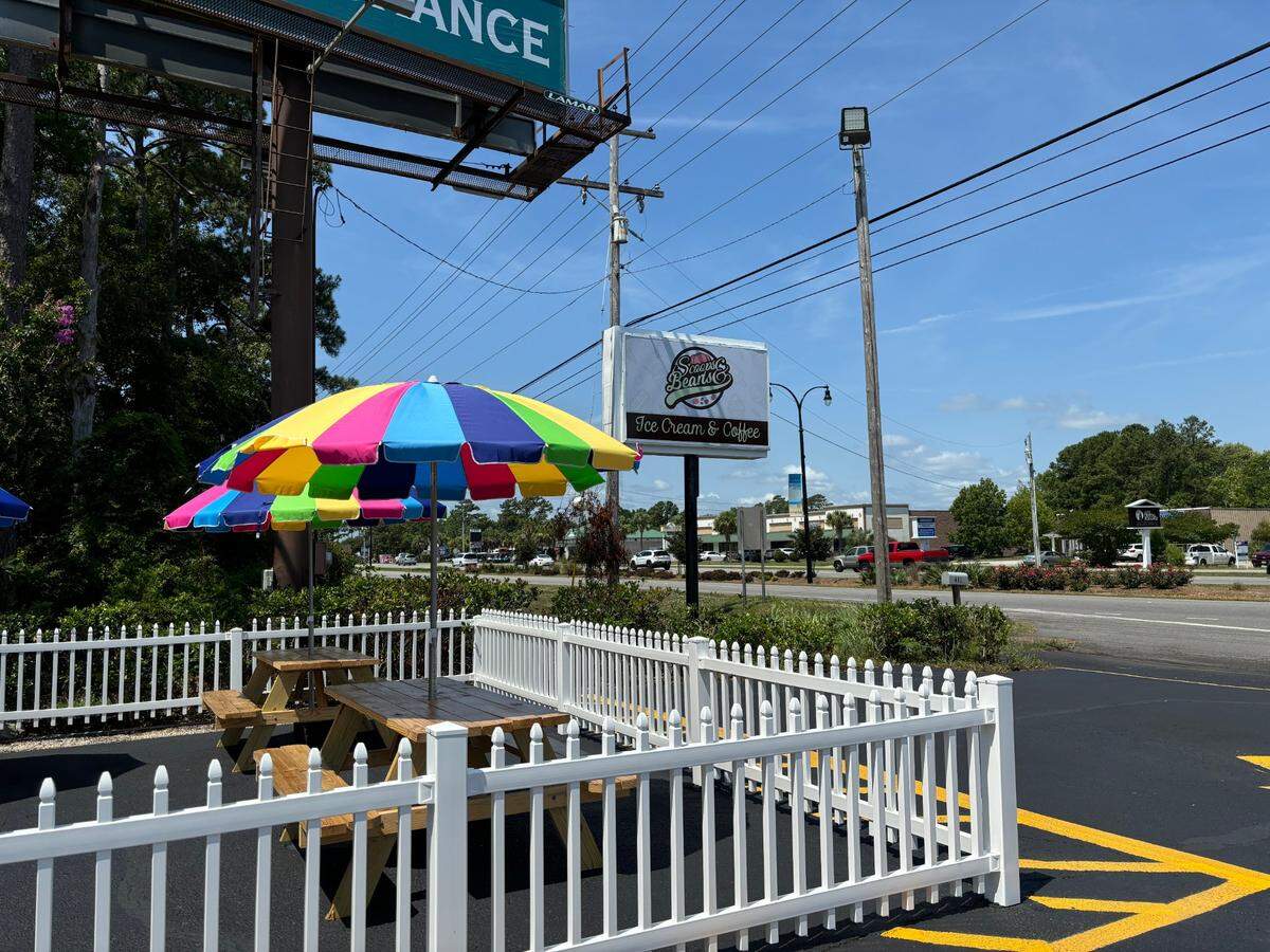 The pet-friendly outdoor seating area at Scoops and Beans in Surfside Beach.