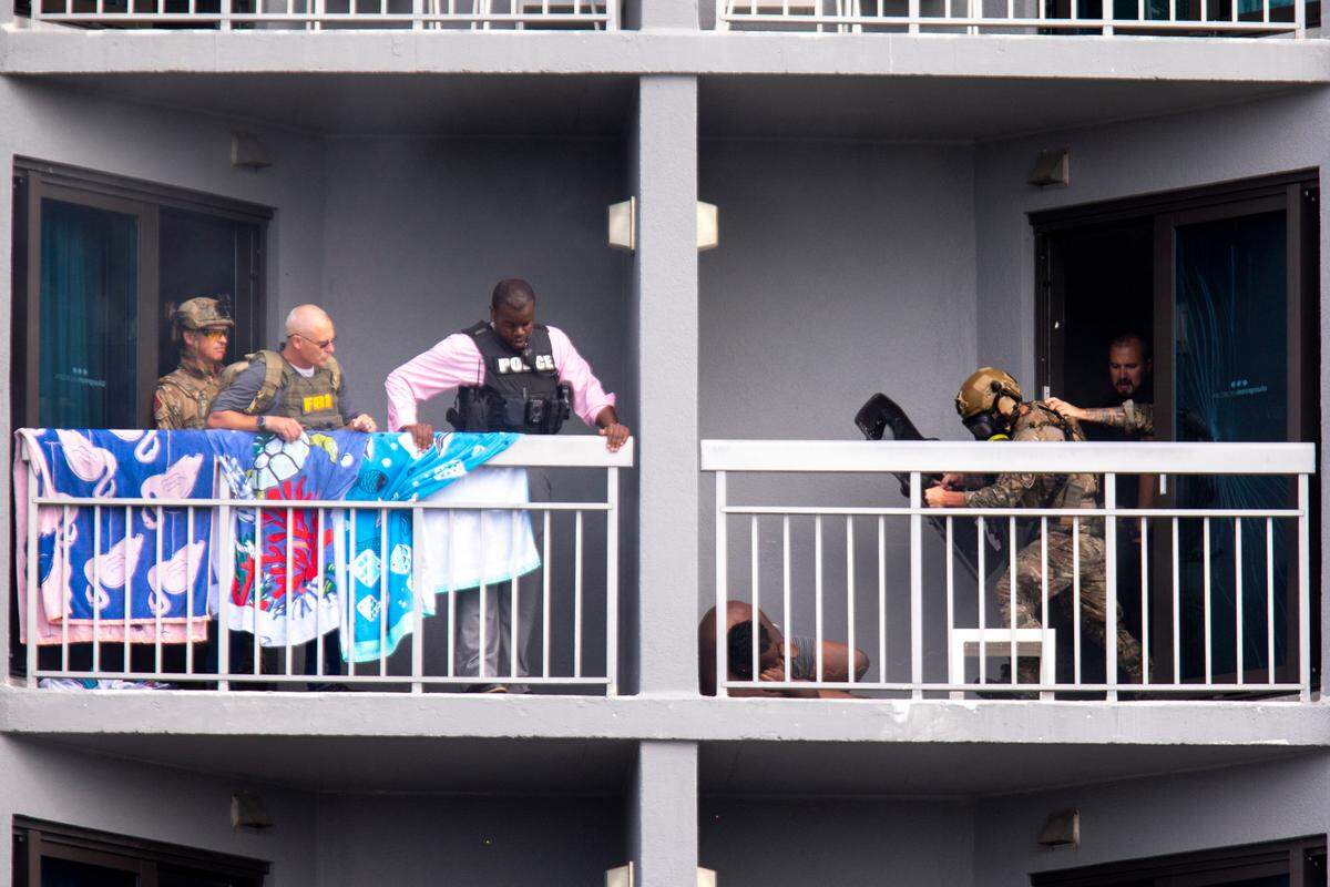 Police respond to a barricaded man at a hotel on Ocean Boulevard in Myrtle Beach.