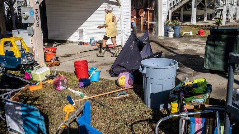 Photos: Cherry Grove, North Myrtle Beach residents begin clean-up after Ian’s storm surge.