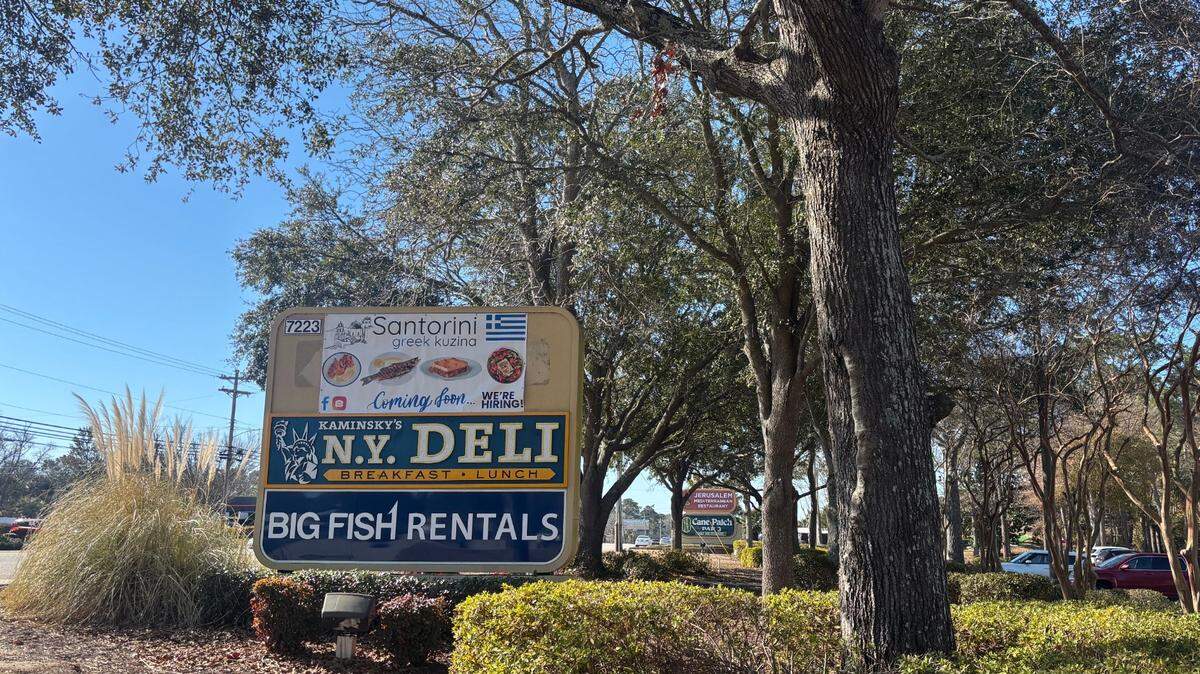 A pair of Myrtle Beach restaurateurs will open a Greek restaurant in Myrtle Beach this spring.