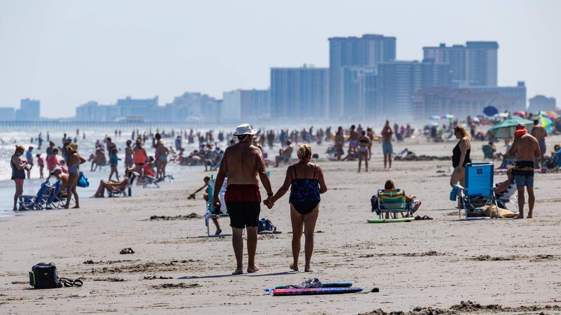 North Myrtle Beach moves to ban smoking, including e-cigarettes, on public beaches
