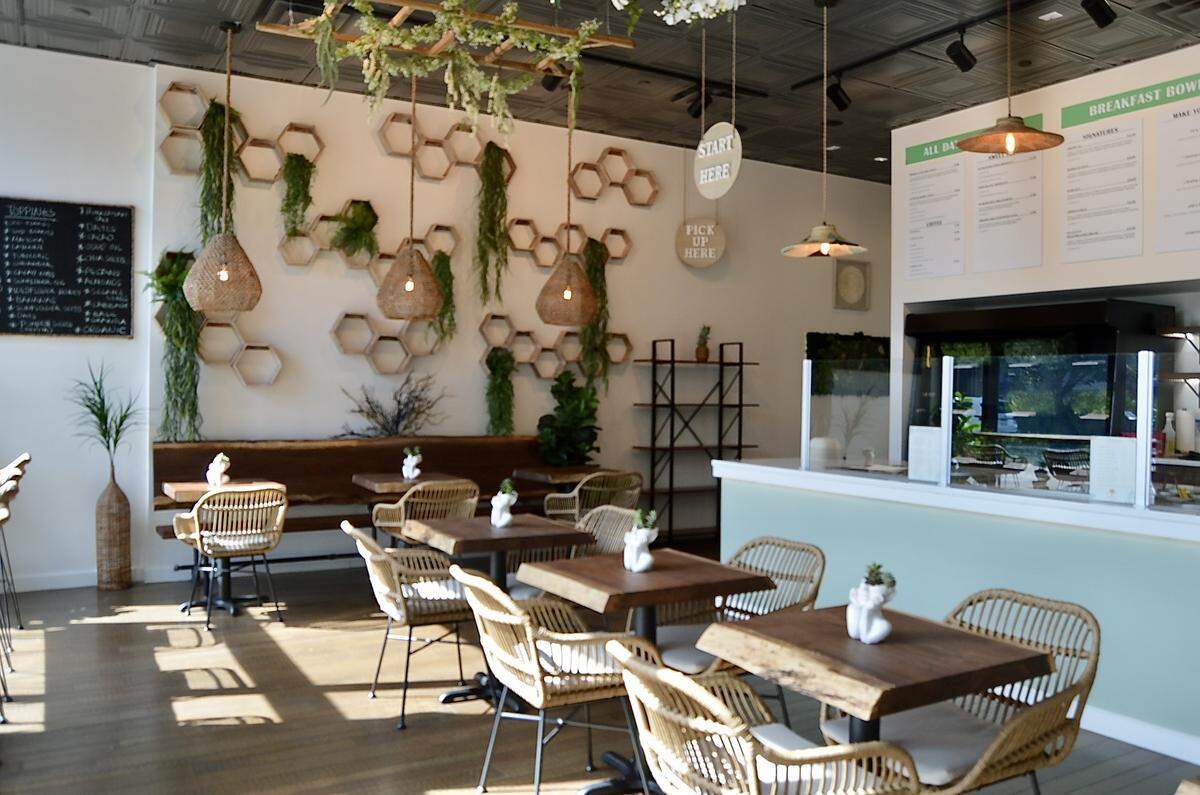 Zardin Healthy Eatery dining room