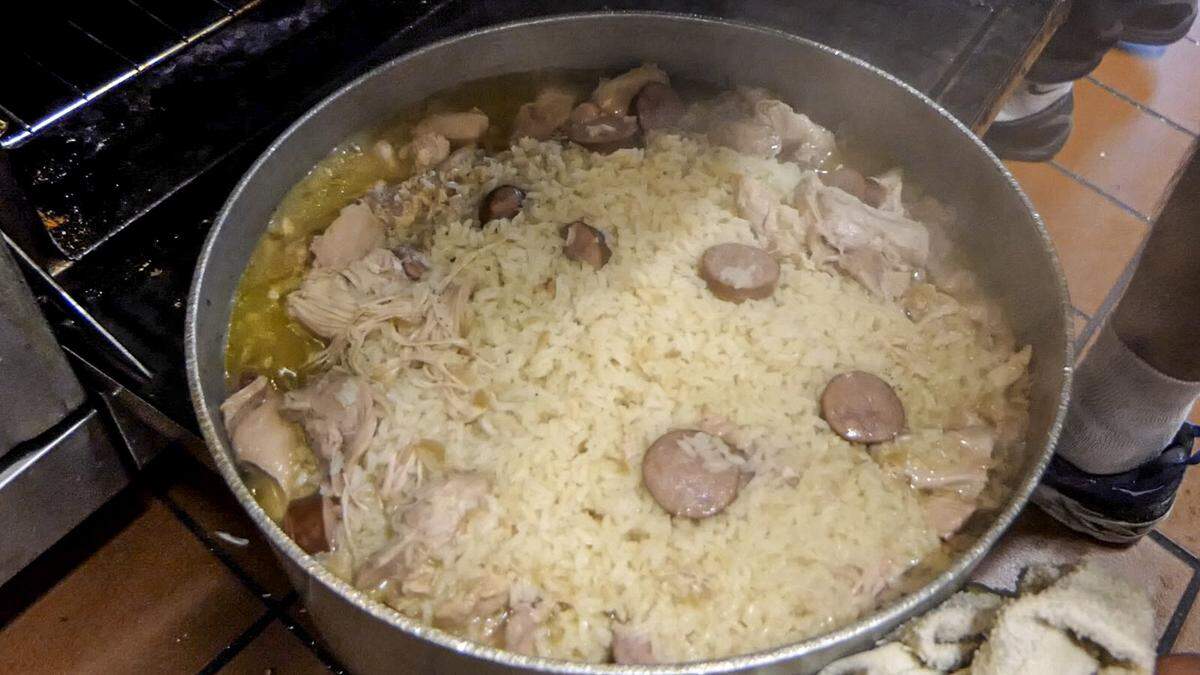 A pot of chicken bog cooked by Conway, S.C. chef Larry Dickerson is removed from the oven of Donzelle’s restaurant. January 25, 2022.