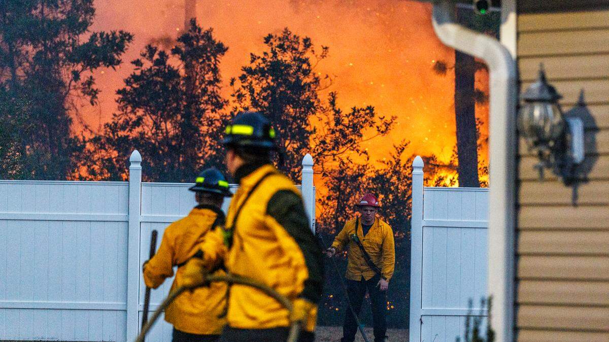 Planes carrying water, billowing smoke, flames. Locals capture the Carolina wildfires