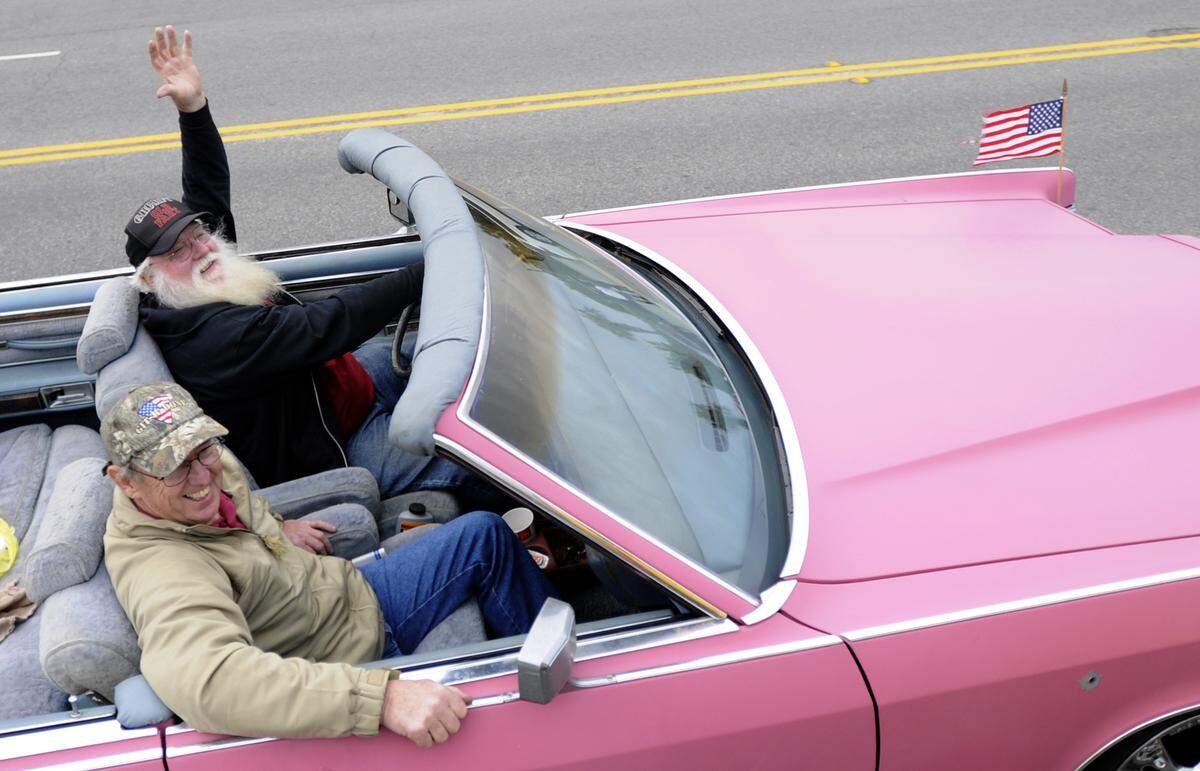 Spectators liked Ocean Boulevard to watch the Pee Dee Street Rodders Run to the Sun XXI Car and Truck Show Ocean Boulevard cruise drew hundreds of cars like this pink Lincoln. 031810 Photo by Charles Slate cslate@thesunnews.com