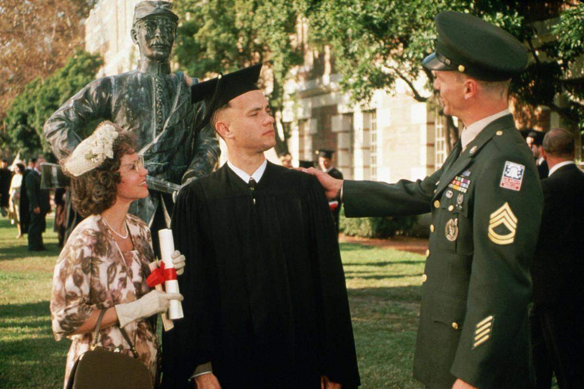 7/08/94 1F Paramount Pictures YOU CAN’T SEE THE FORREST FOR VCS: Forrest Gump (Tom Hanks), enlisting in the Army after graduating from the University of Alabama in 1963, will find out more than he ever wanted to know about the Viet Cong. Sally Field plays his mom.