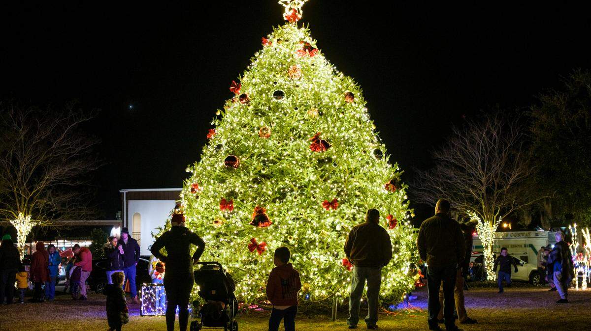 Conway S.C. held the annual “Living Window” displays amid holiday festivities that included camel and horse drawn carriage rides, and live entertainment Thursday night. The historic river town has become a holiday destination for locals and visitors. Dec. 9, 2021.