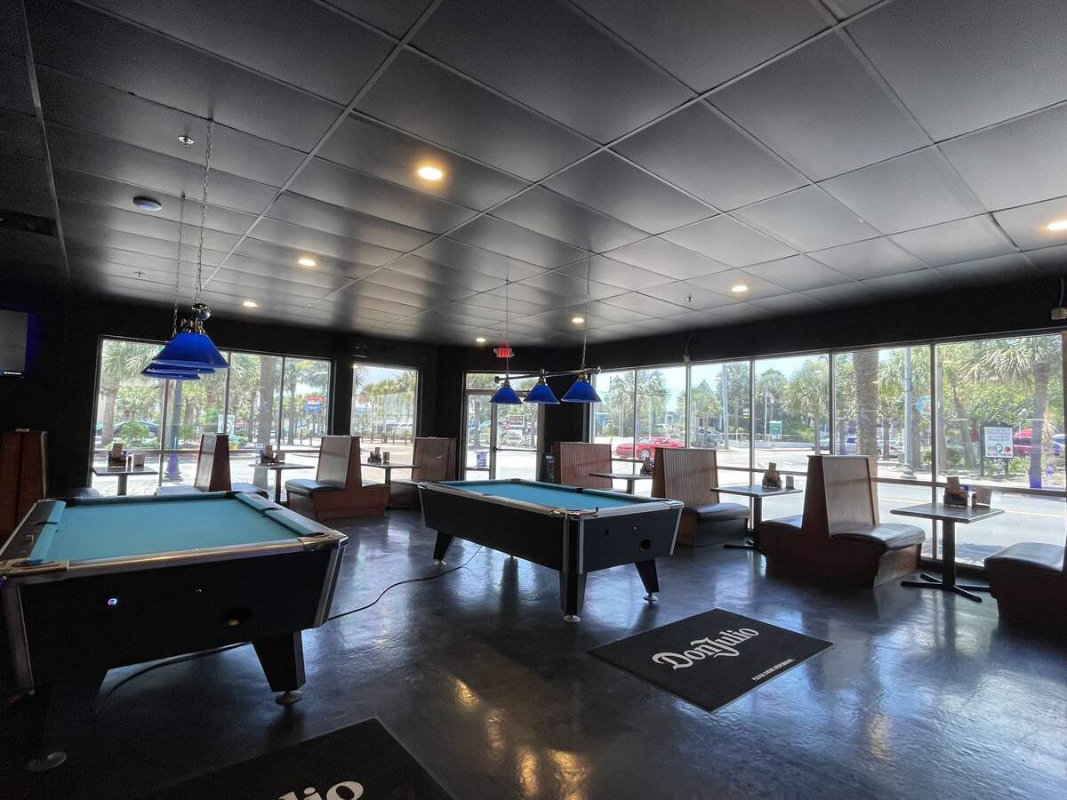 Dave Goodbread has opened Big Dave’s Chews & Brews in downtown Myrtle Beach, SC. The restaurant is located in the former Dagwood’s spot on Mr. Joe White Avenue. Goodbread has designed the new spot to be a hangout for locals and visitors.