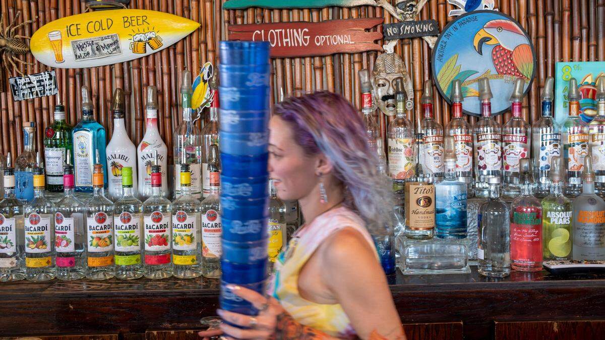 Country superstar Chris Young made a visit Friday, June 6, 2025, to the 8th Avenue Tiki Bar and Grill ahead of his performance at the Carolina Country Music Festival.