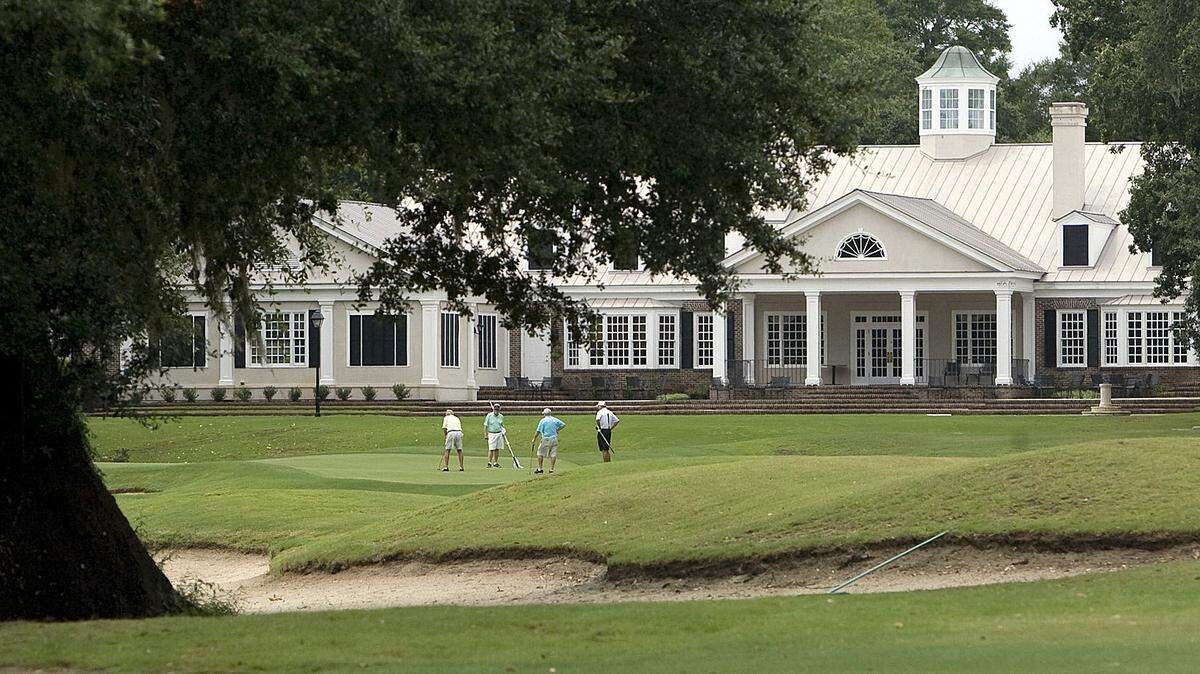 The 18th green at Pawleys Plantation golf course. The course has been closed since May 22 for renovations. Photo originally published July 30, 2012.