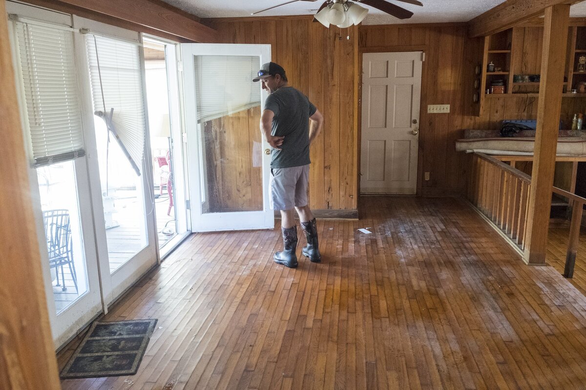 Jess White returned to his flooded family home for the first time since the rising Waccamaw River and Crabtree Swamp ran him from his house on Busbee Street. “I don’t know what to do and don’t even know where to begin,” he said of his home with it’s warped hardwood floors and visibly molding walls. October 1 2018.