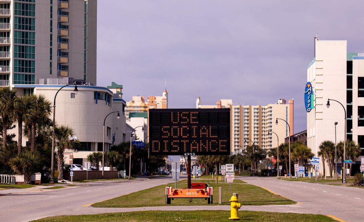 A sign placed on Ocean Boulevard in North Myrtle Beach reminds people to “use social distance.” The tourism industry along the Grand Strand is was largely closed this weekend as area municipalities passed ordinances shuttering hotels and amusements. March 26, 2020.