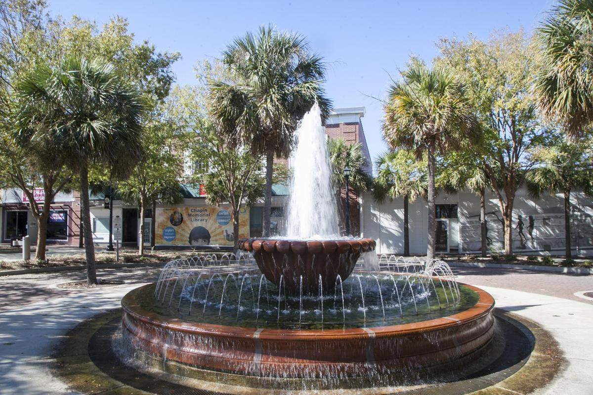 Fountain at Nance’s Plaza fronts the area known as the Myrtle Beach “superblock.” November 1, 2017.