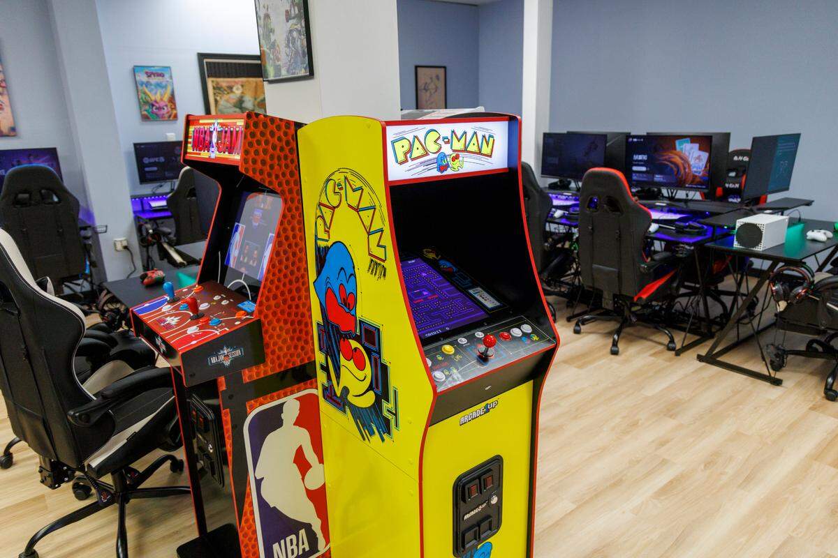 Low Tide Gaming is opening next week in Surfside at 8th Avenue South. The ‘sensory friendly’ gaming lounge will feature gaming consoles, tabletop games and arcades with noise canceling headphones, comfortable seating and weighted blankets. It will be open Wednesdays through Sundays from noon until 8 p.m. Oct. 15, 2025.