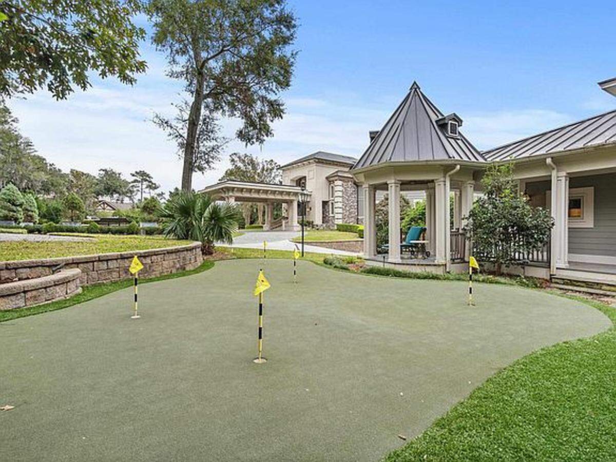 The putting green located outside the guest house.