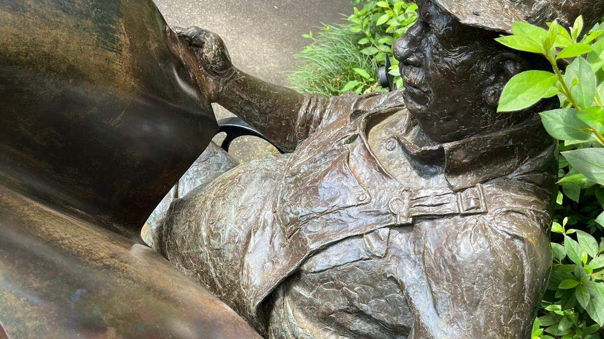 This bronze sculpture at Brookgreen Gardens is called “Len Ganeway” and was created in 1980 by Derek Webber. The artistic work symbolized a reader or a rural newspaper in 1980.