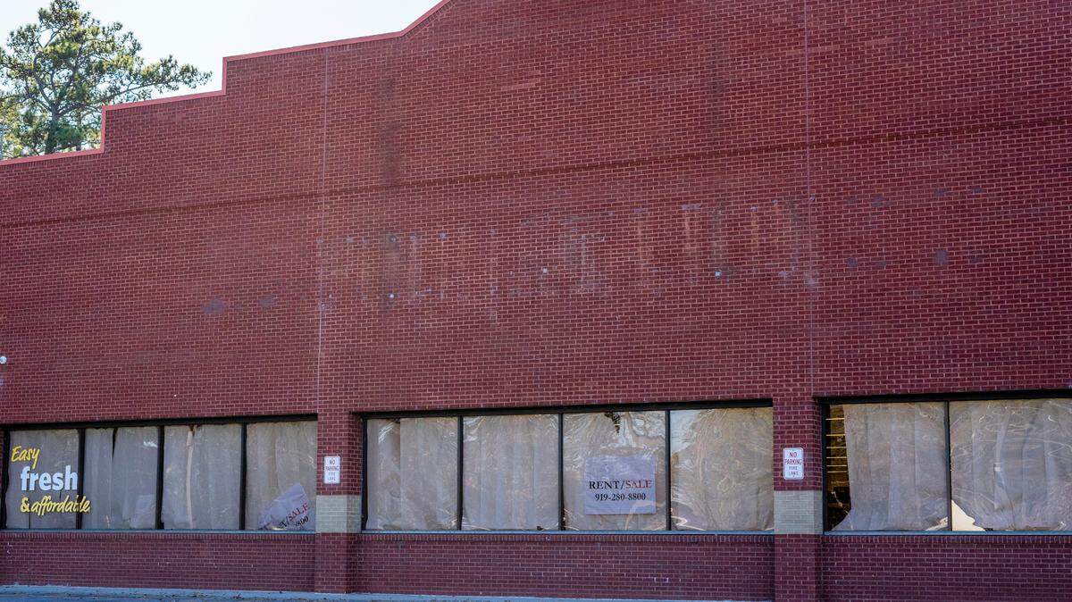 The closed Myrtle Beach Food Lion grocery store sat empty with “for rent” signs in the windows in December, 2020.