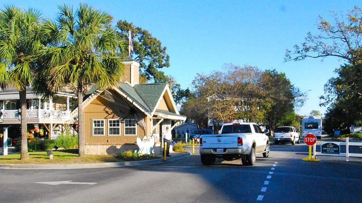 Ocean Lakes Family Campground in Myrtle Beach has armed security guards that patrol its properties. Does South Carolina law allow security guards to arrest or use force on a person?