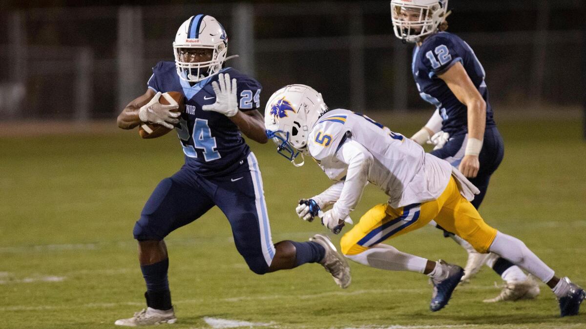 Aynor’s Anthony Eaddy drives downfield against Loris on Friday night. Aynor hosted the Lions Friday night for its 2020 homecoming game. October 23, 2020.