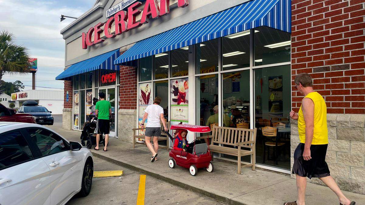 A family walks into Painter’s Homemade Ice Cream on Highway 17 Business in Garden City. The shop’s only other location, a franchise near Garden City Pier, recently closed.