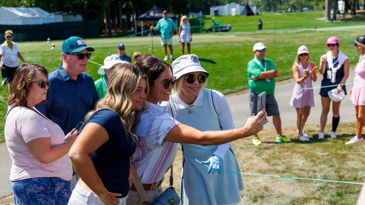 Actress Jennie Garth had a following at the Myrtle Beach Classic Celebrity Pro-Am tournament on Wednesday. Celebrities tee off at the 2025 ONEflight Myrtle Beach Classic Celebrity Pro-Am tournament on Wednesday at the Dunes Golf and Beach Club in Myrtle Beach. More than twenty celebrities including Kurt Russell, Kevin Costner and Vanna White. The full tournament is being played Thursday through Sunday in Myrtle Beach, SC. May 7, 2025.