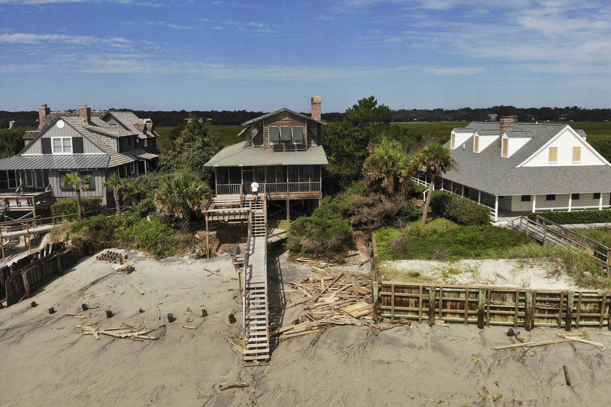 Aerial views storm damage on Pawleys Island one day after Hurricane Dorian moved north off the South Carolina coast, Friday September 6, 2019. Jessica Koscielniak / jkoscielniak@mcclatchy.com)