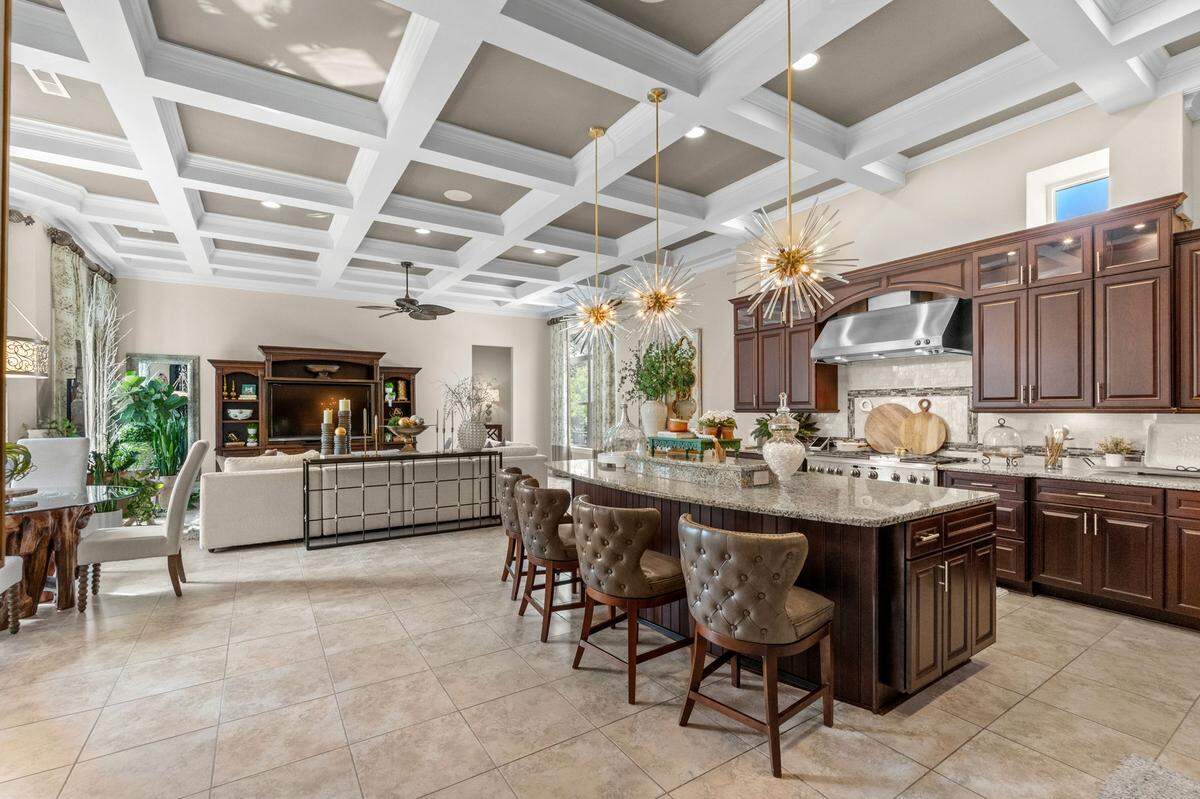 With two ovens, there’s ample room for baking.