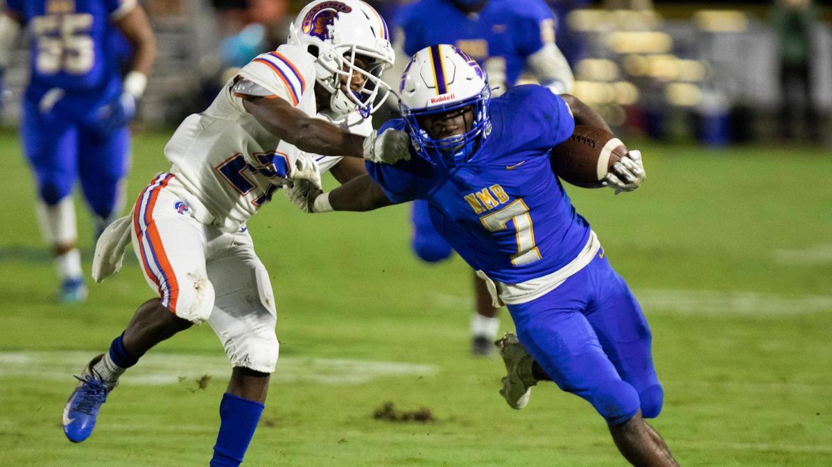 North Myrtle Beach’s Nyliek Livingston breaks down field against James Island on Friday. North Myrtle Beach High School Chiefs hosts the James Island Trojans in the first round of playoffs on Friday night. November 13, 2020.