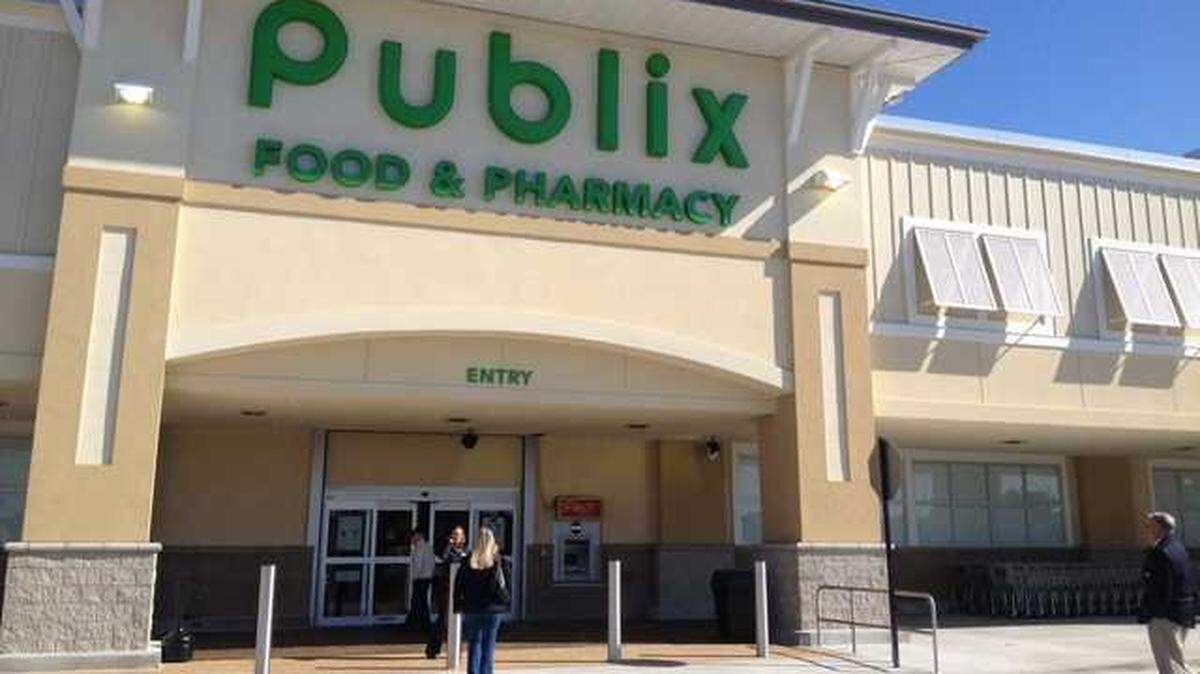 A new shopping plaza that is anchored by a Publix supermarket will be built in Carolina Shores, North Carolina, near Calabash.
