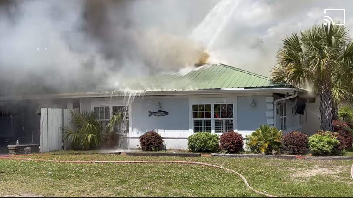 A seafood restaurant caught fire Saturday morning in Calabash, just a few miles over the state border. No one was injured.