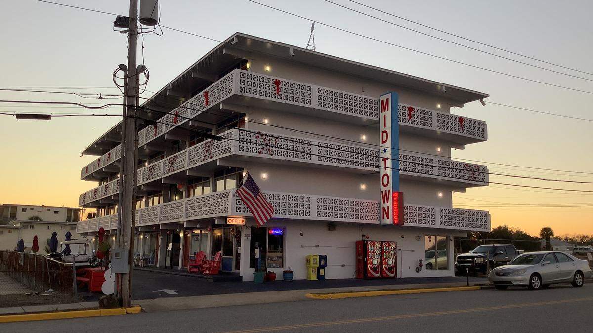 The Midtown Inn & Cottages on 8th Avenue North in Myrtle Beach will be hosting a meal and gift giveaway for the homeless and needy in the area on Christmas Day.