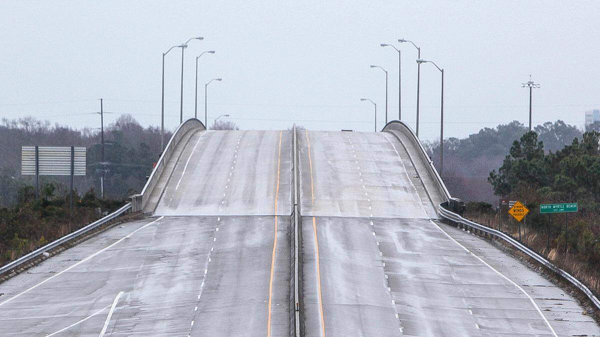 The Hwy. 9/17 span bridge from Little River to North Myrtle Beach was closed Tuesday morning due to freezing roadways. A winter storm moved into the area Tuesday bringing sleet, freezing rain, and a dusting of snow to parts of Horry County.