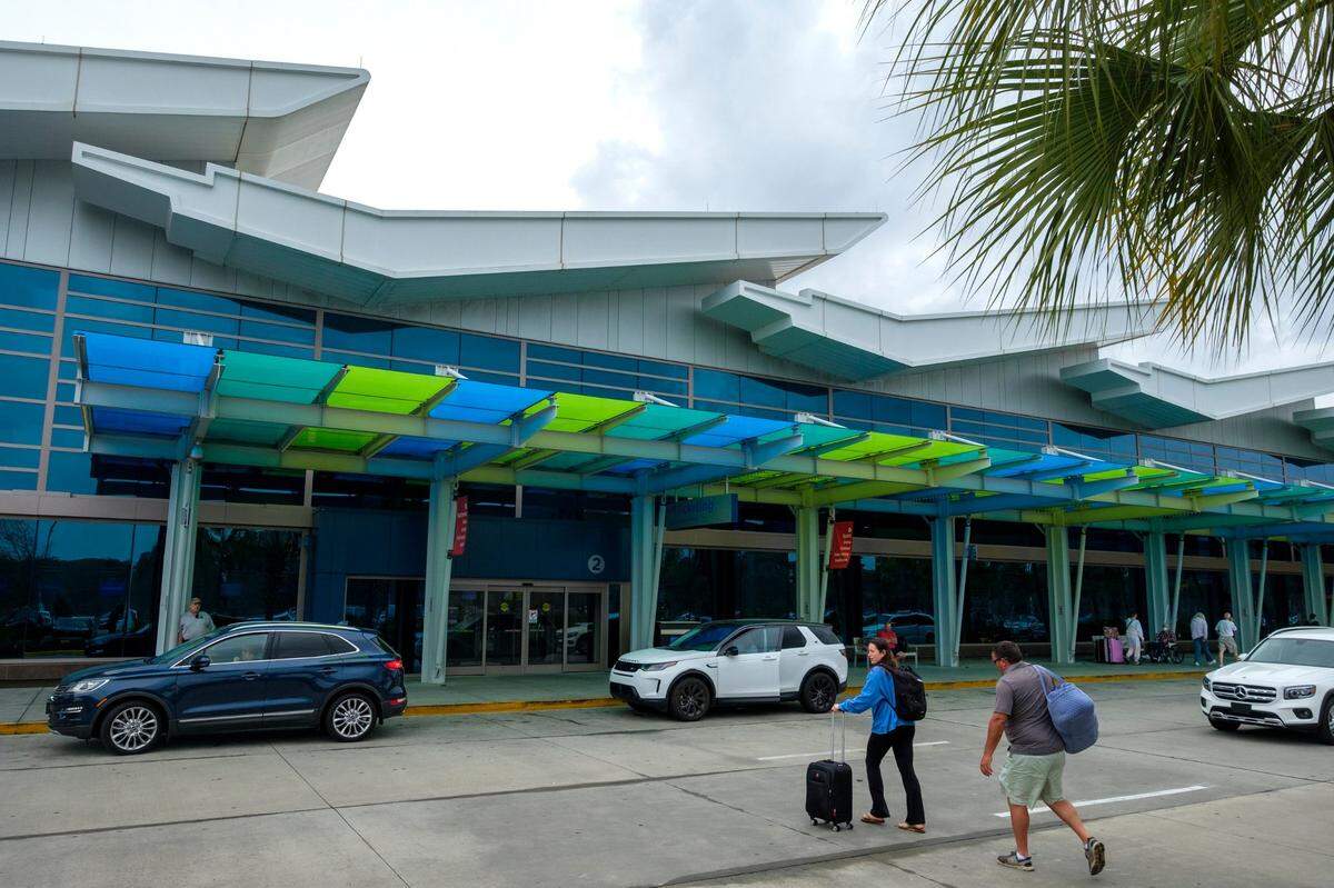 Travelers at Myrtle Beach International Airport terminal. TSN File. March 09, 2022. 