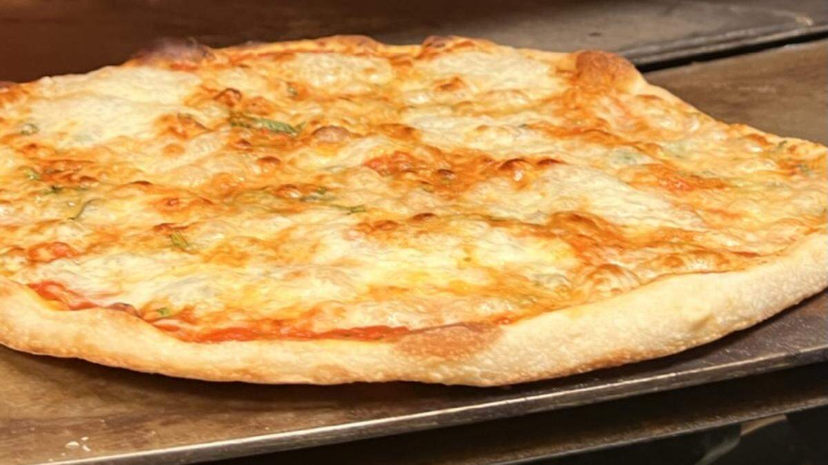 Vicini’s Restaurant and Pizza serves brick oven pizza. It was rated among the best pizza places in the Myrtle Beach area by Yelp and Tripadvisor reviews.