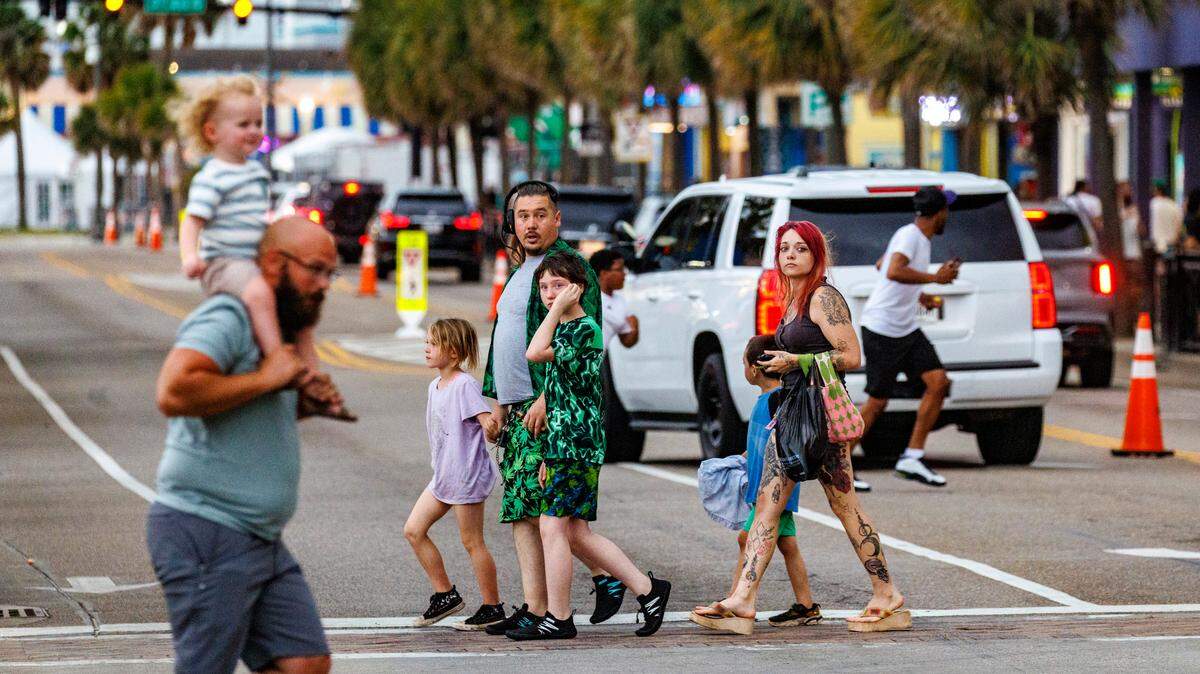 Downtown Myrtle Beach’s tourist district was relatively quiet for a Summer evening on Ocean Boulevard and the Boardwalk. Storms put a damper on the evening activities but as the skies cleared, visitors returned to enjoy the attractions. Friday, May 30, 2025.