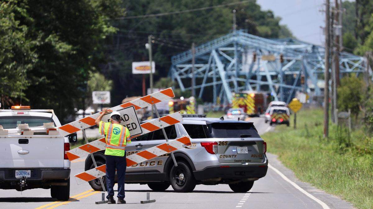 The swing bridge in Socastee, SC, will be temporarily closed Thursday, May 30, 2024, through Friday, May 31, 2024, for maintenance and repairs.