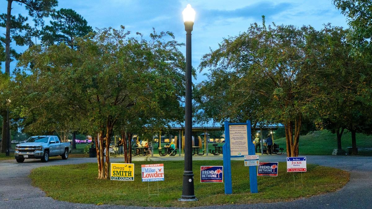 Mayor Brenda Bethune and council members Jackie Hatley, Mike Lowder and Greg Smith held a “Meet and Greet” event held in Market Common’s Grand Park Picnic area. Myrtle Beach politicos held two competing election events at the same time in the Market Common area last night. Oct. 6, 2021.