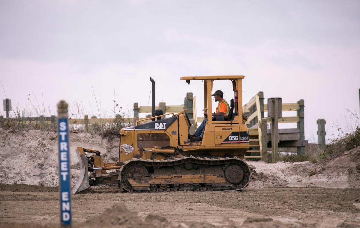 Contractors work to expand beach parking in North Myrtle Beach on twelve parking lots from 6th Avenue North to 18th Avenue North at Ocean Boulevard. Apr 08, 2019.