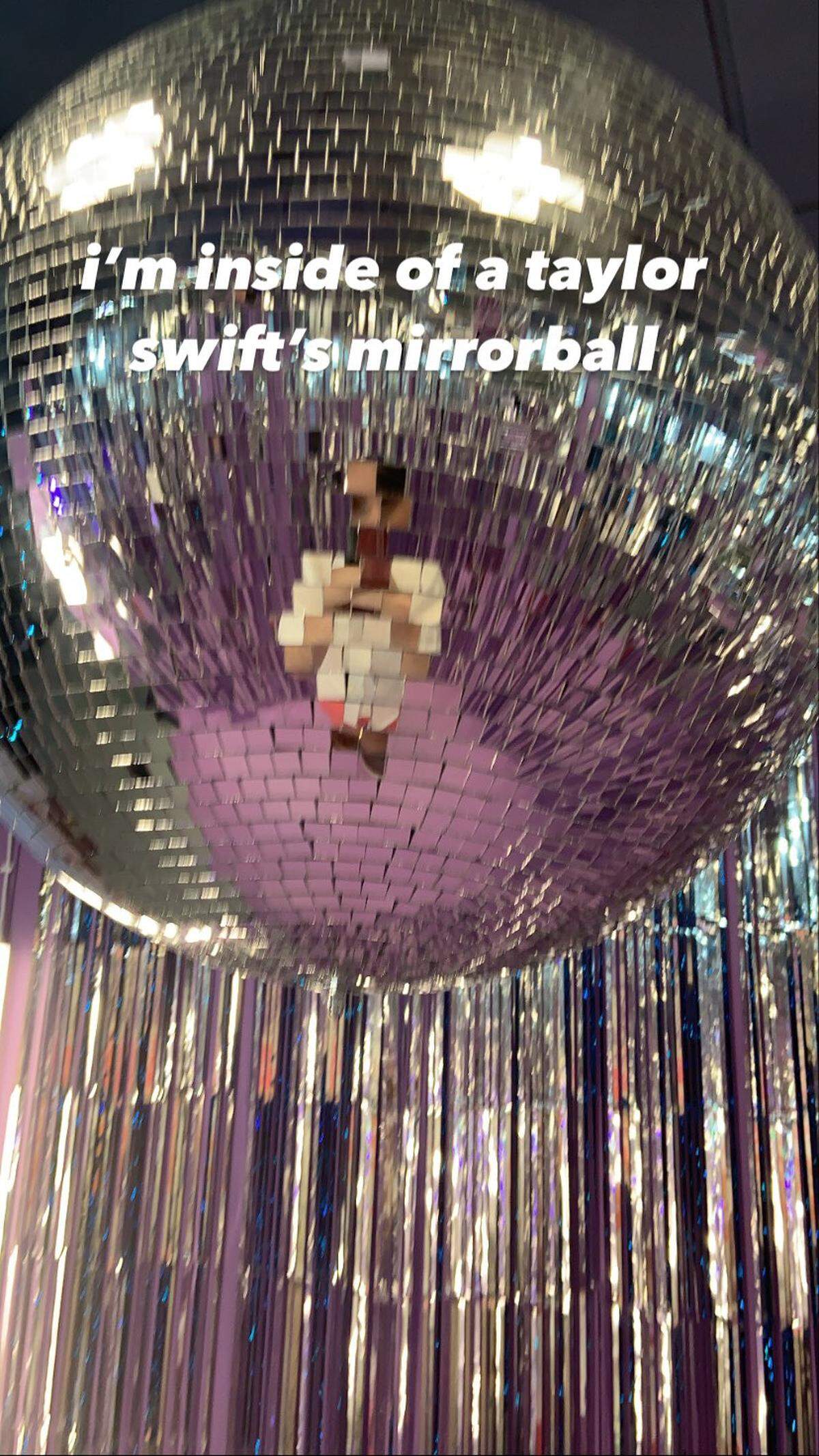 Selfie WRLD has a Disco Room with multiple disco balls and shimmering wallpaper surrounding the room.
