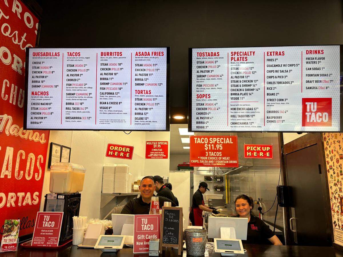 Tu Taco owner Heriberto “Eddie” Vizcarra, left, and cashier Stephanie Venegas, right at the Conway location on Jan. 4.